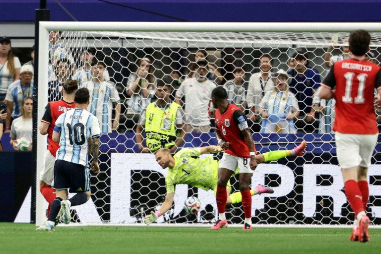 Le but inscrit par Lionel Messi (N.10, de dos) à la 38e minute du match contre l'Autriche le 22 juin 2026 à Arlington. Avec 17 buts, la superstar argentine est désormais seul en tête du classement des meilleurs buteurs en Coupe du monde ( AFP / Aric Becker )