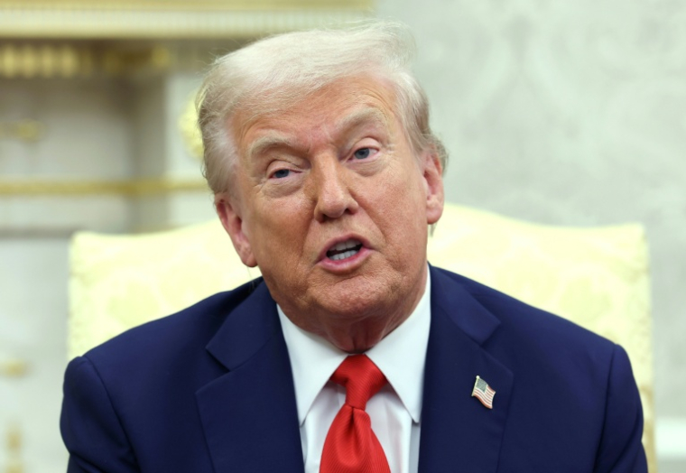 Le président américain Donald Trump s'exprime dans le bureau ovale de la Maison Blanche, à Washington, le 9 octobre 2025 ( GETTY IMAGES NORTH AMERICA / Anna Moneymaker )