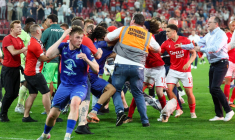 Scènes de chaos en Belgique après la rencontre entre le Standard de Liège et Charleroi