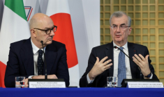 Le ministre de l'Economie Roland Lescure et le gouverneur de la Banque de France François Villeroy de Galhau lors d'une conférence de presse à Paris, à l'occasion d'un G7 Finances, le 3 février 2026 ( AFP / Ludovic MARIN )