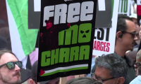 Mêlée médiatique à l'arrivée du groupe nord-irlandais Kneecap à un tribunal londonien