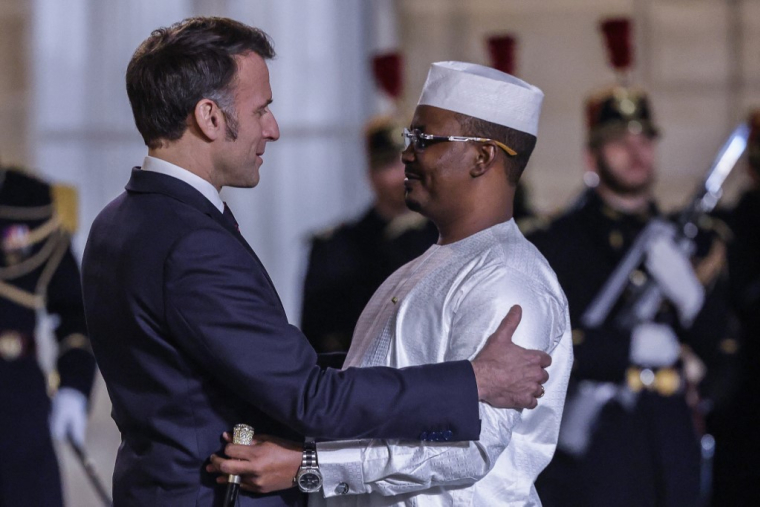 Emmanuel Macron et Idriss Déby à Paris, le 29 janvier 2026.  ( AFP / LUDOVIC MARIN )