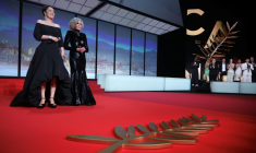 L'actrice chinoise Gong Li (g) et l'actrice américaine Jane Fonda lors de la cérémonie d'ouverture de la 79e édition du Festival de Canne et de la projection du film "La Vénus électrique", le 12 mai 2026 à Cannes ( AFP / Valery HACHE )