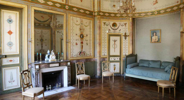 Salle à manger de l'hôtel de Bourrienne dont les meubles sont en vente à Drouot. (© Drouot)