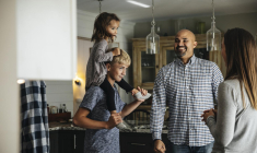 Adoption simple, assurance-vie, donation-partage conjonctive: plusieurs dispositifs vous permettent de transmettre des sommes à vos beaux-enfants dans un cadre fiscal intéressant. ( crédit photo : Getty Images )