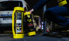 Des bonbonnes de protoxyde d'azote découvertes par des policiers lors de contrôles routiers à Lille, le 25 avril 2026 dans le Nord ( AFP / Sameer Al-DOUMY )