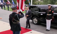 Keir Starmer arrive à la Maison Blanche avant les entretiens avec Donald Trump