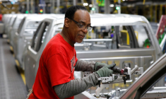 USA: L'EMPLOI ET LES SALAIRES ACCÉLÈRENT