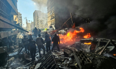 Des secouristes sur le site d'une frappe aérienne israélienne sur un quartier de Beyrouth, le 8 avril 2026 au Liban ( AFP / - )