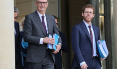Le ministre de l'Economie Roland Lescure et le ministre des Comptes publics David Amiel, à Paris le 1er octobre 2026 ( AFP / Ludovic MARIN )