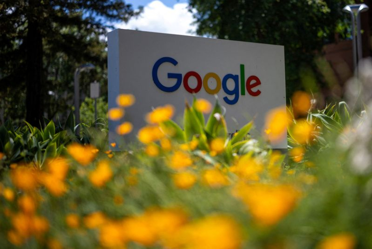 Le logo de Google est visible dans un centre de recherche de l'entreprise à Mountain View, en Californie