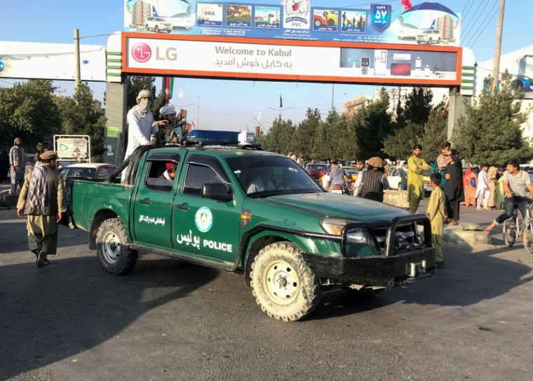 AFGHANISTAN: LES TALIBAN ENTRENT À KABOUL, PRÉSIDENT ET DIPLOMATES FUIENT