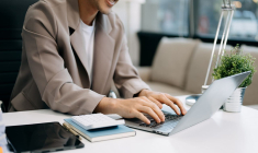 (Comment un compte bancaire pro peut-il contribuer à booster son activité d'indépendant ? - Crédit photo : Adobe Stock)