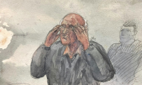Croquis d'audince du 22 mai 2025 montrant l'ex-chirurgien pédocriminel Joël Le Scouarnec lors de son procès pour viols et agressions sexuelles au palais de justice de Vannes, le 22 mai 2025 dans le Morbihan ( AFP / Benoit PEYRUCQ )