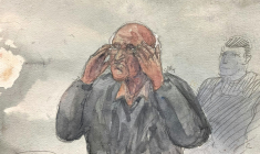 Croquis d'audince du 22 mai 2025 montrant l'ex-chirurgien pédocriminel Joël Le Scouarnec lors de son procès pour viols et agressions sexuelles au palais de justice de Vannes, le 22 mai 2025 dans le Morbihan ( AFP / Benoit PEYRUCQ )