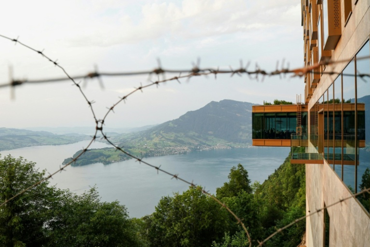 Le complexe hôtelier de luxe de Bürgenstock, dans les Alpes suisses, où se déroulent les négociations américano-iraniennes, le 21 juin 2026 ( POOL / Nathan Howard )