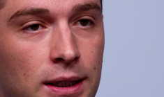 Jordan Bardella, président du parti d'extrême droite français Rassemblement national (RN), s'exprime lors d'une conférence de presse