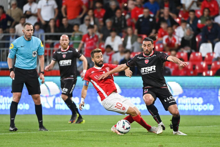 Benezet remercie à sa manière Rani Assaf pour la relégation de Nîmes