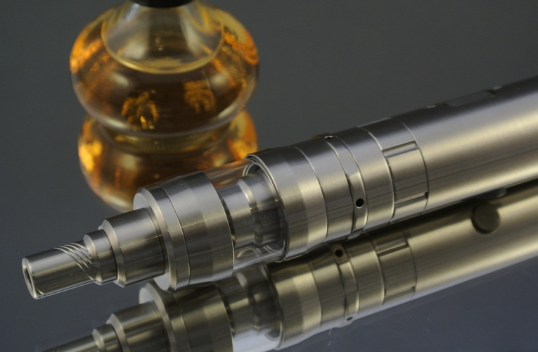 La vente en ligne des produits de vapotage pourrait être interdite à partir de 2026. (illustration) (HORWIN / PIXABAY)