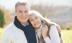 Après 60 ans, l'assurance peut facilement coûter plus chère que le prêt. (© Adobestock)