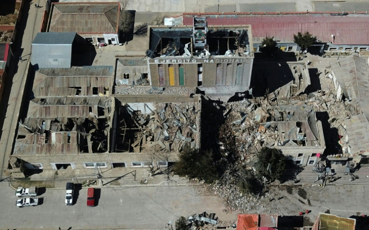 Cette vue aérienne montre la caserne militaire au lendemain d'une explosion, à Viacha, en Bolivie, le 5 septembre 2026 ( AFP / Aizar RALDES )