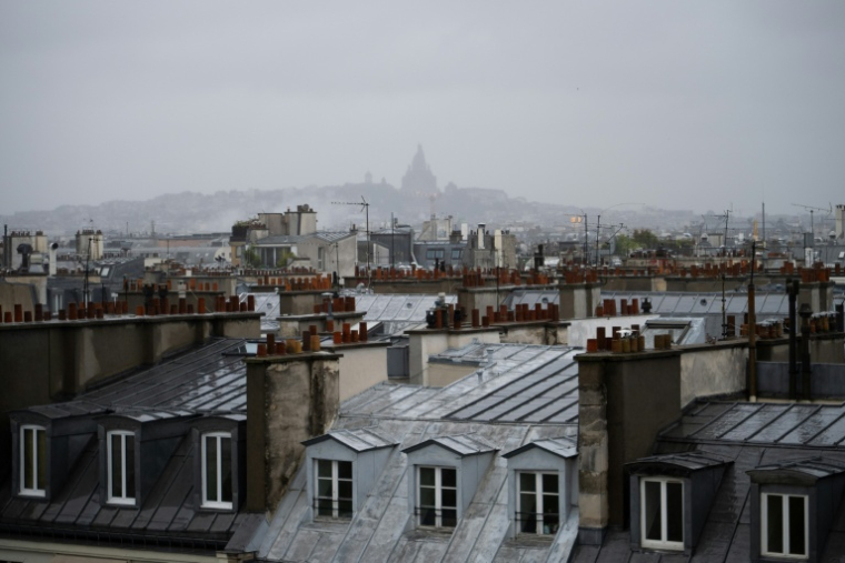 Parfois comparé à du paracétamol par ses défenseurs, l'encadrement des loyers sert à faire baisser la fièvre mais ne suffit pas à soigner la maladie de la crise du logement ( AFP / Emma DA SILVA )