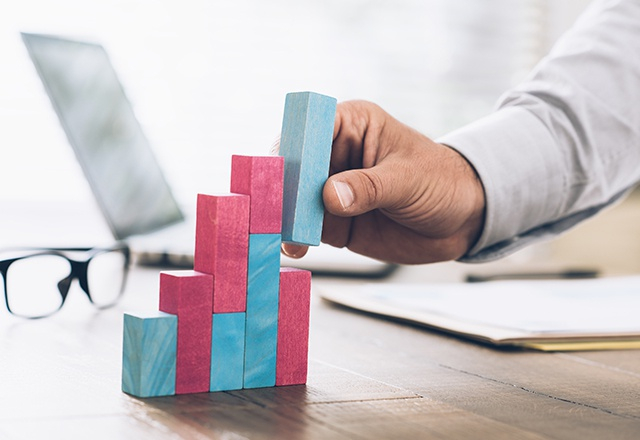 Il est possible de faire des économies sur les frais avec une banque en ligne.(Crédits:Adobe Stock)