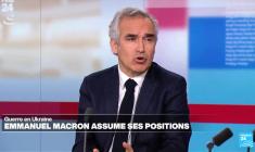 Soutien à l'Ukraine : Emmanuel Macron veut pousser le RN à se positionner