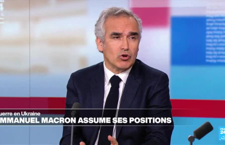 Soutien à l'Ukraine : Emmanuel Macron veut pousser le RN à se positionner