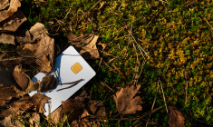 (Crédits photo : Adobe Stock - Carte bancaire et environnement)