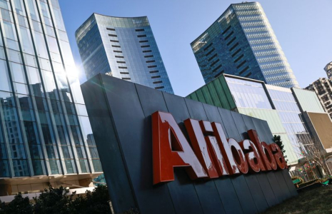 ALIBABA BAT LES ATTENTES AU QUATRIÈME TRIMESTRE, LE TITRE BAISSE SUR FOND DE RÉGULATION ACCRUE