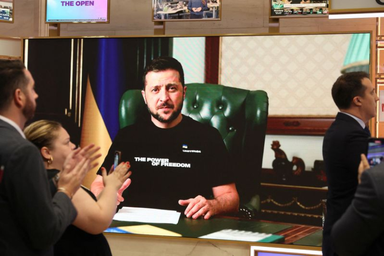 UKRAINE: ZELENSKY, EN QUÊTE D'INVESTISSEMENTS, SONNE LA CLOCHE À NEW YORK
