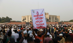 Obsèques à Dacca de Sharif Osman Hadi, figure de la révolte de 2024 au Bangladesh, assassiné en début de semaine, le 20 décembre 2025  ( AFP / Anik Rahman )