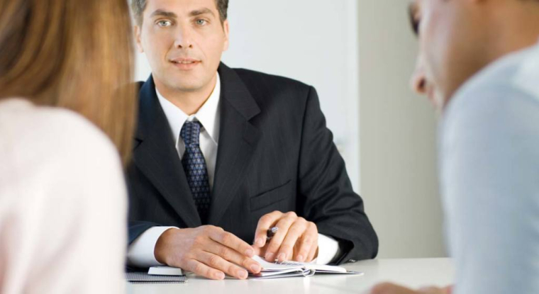 Les questionnaires de connaissances sur les produits financiers sont de plus en plus poussés. (© Photo Alto)