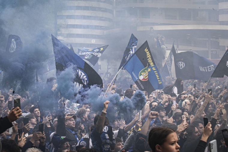 Une dizaine d'ultras du Milan et de l'Inter condamnés à de la prison ferme