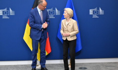 Ursula Von der Leyen et Friedrich Merz à Bruxelles ce vendredi 9 mai 2025. ( AFP / NICOLAS TUCAT )