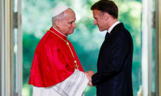 Le pape Léon XIV et Emmanuel Macron à Paris le 25 septembre 2026. ( POOL / BENOIT TESSIER )