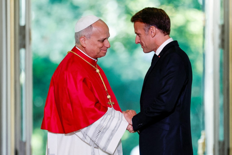 Le pape Léon XIV et Emmanuel Macron à Paris le 25 septembre 2026. ( POOL / BENOIT TESSIER )