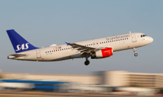 Un avion Airbus A320-200 de Scandinavian Airlines, connue sous le nom de SAS, décolle de l'aéroport de Palma de Majorque