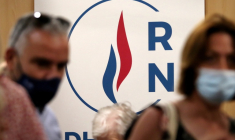 Une quarantaine de rédactions ont réclamé au RN de "pouvoir travailler librement" après un congrès du parti où des journalistes de Mediapart et Politis ont été "brutalisés" selon elles ( AFP / VALENTINE CHAPUIS )