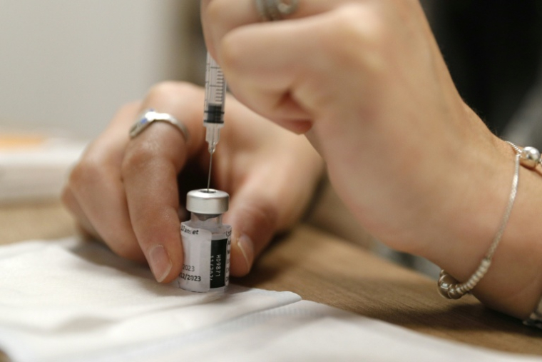 Les vaccins anti-Covid n'ont pas causé de hausse de la mortalité en France depuis leur apparition au début des années 2020, selon une étude ( AFP / Pascal POCHARD-CASABIANCA )