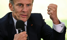 Le président Emmanuel Macron au lycée français de Nicosie, le 23 avril 2026 ( AFP / Jewel SAMAD )