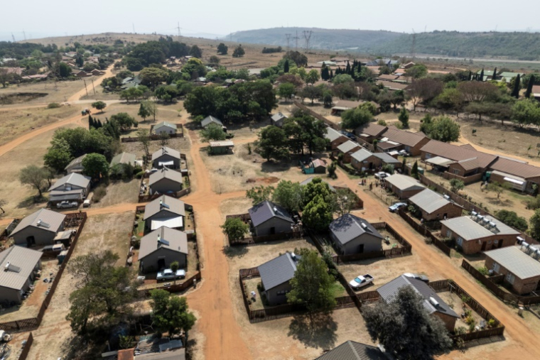 Vue aérienne de maisons à Kleinfontein, en Afrique du Sud, le 19 septembre 2025 ( AFP / Wikus de Wet )