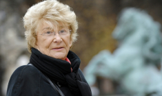 Yvette Roudy, ancienne ministre socialiste des Droits des Femmes, pose le 27 décembre 2006 à Paris ( AFP / ERIC FEFERBERG )