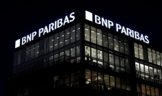 Le logo de BNP Paribas sur une agence bancaire à Paris
