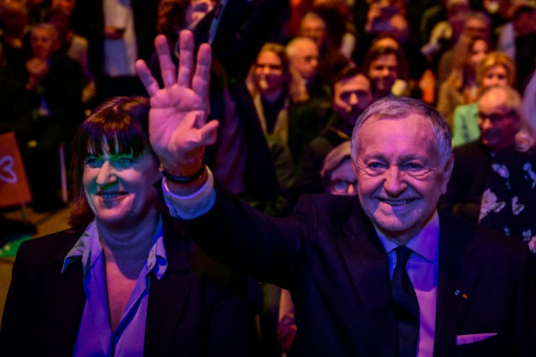 Véronique Sarselli et Jean-Michel Aulas, le 10 mars 2026 à Lyon ( AFP / OLIVIER CHASSIGNOLE )
