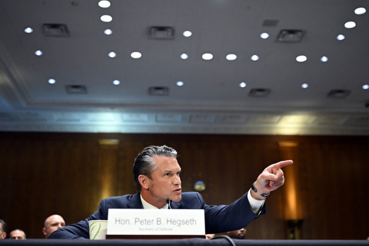 Le ministre américain de la Défense Pete Hegseth devant une commission du Sénat américain le 21 juillet 2026. ( AFP / ALEX WROBLEWSKI )