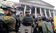 Les partisans du président américain Donald Trump manifestent au Capitole