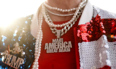 Le Trumpisme s’inscrit dans une tradition ancienne d’un certain establishment américain : l’américanisme, c’est-à-dire une vision de la démocratie et du capitalisme revenant sans cesse à l’esprit des Pères Fondateurs de la Révolution Américaine. (crédit : Elijah Nouvelage / AFP)