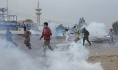 HEURTS MEURTRIERS AU PAKISTAN LORS D'UNE MANIFESTATION CONTRE CHARLIE HEBDO